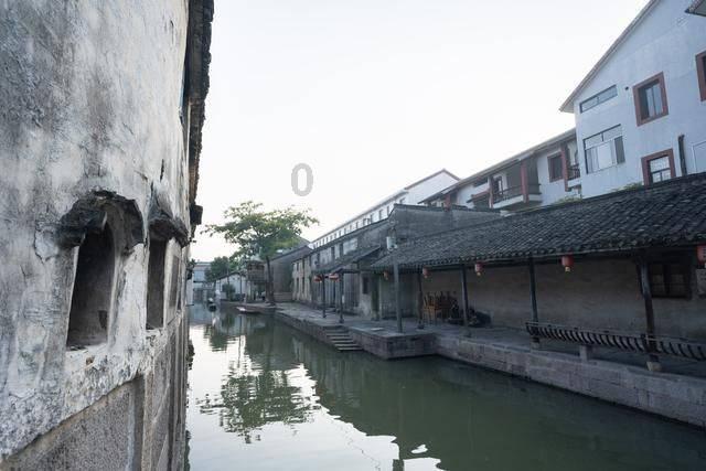 逃出昏暗的地下室2